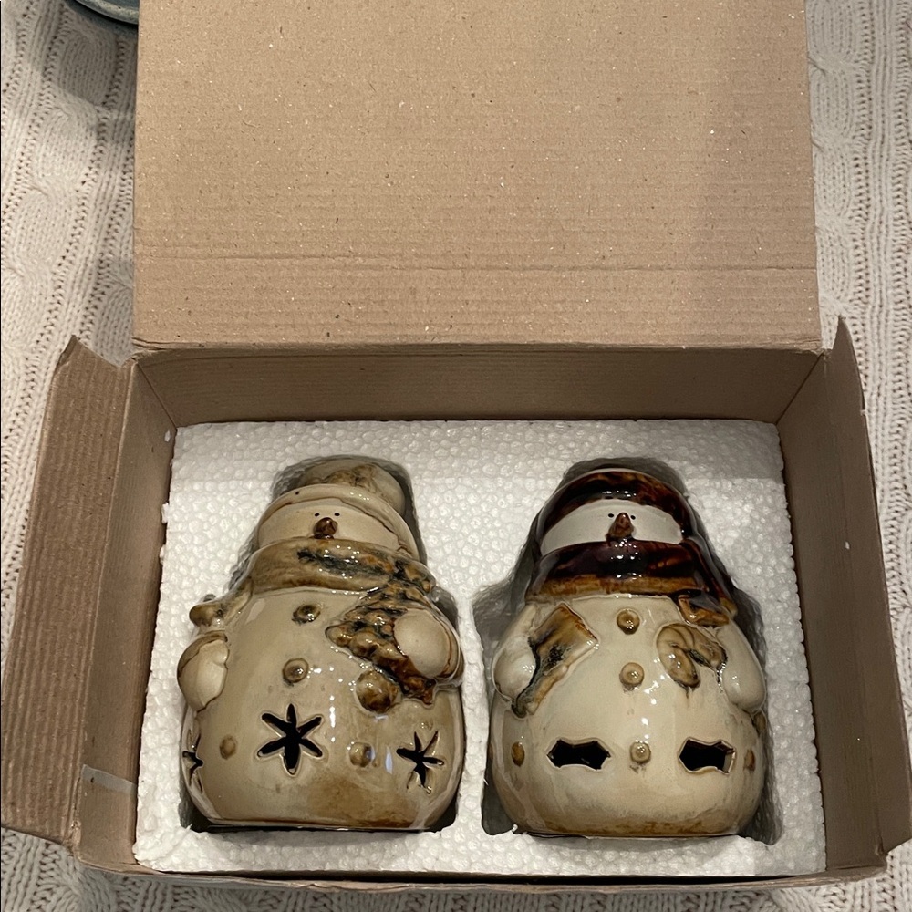 NIB North Lights at Home snowmen tea light holders. Ceramic. Glazed unused tan